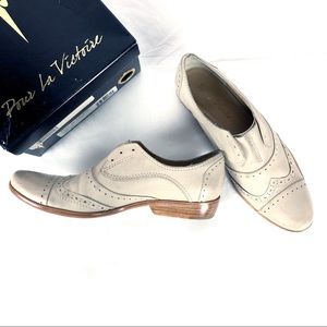 Pour La Victoire Cassi light grey brogues